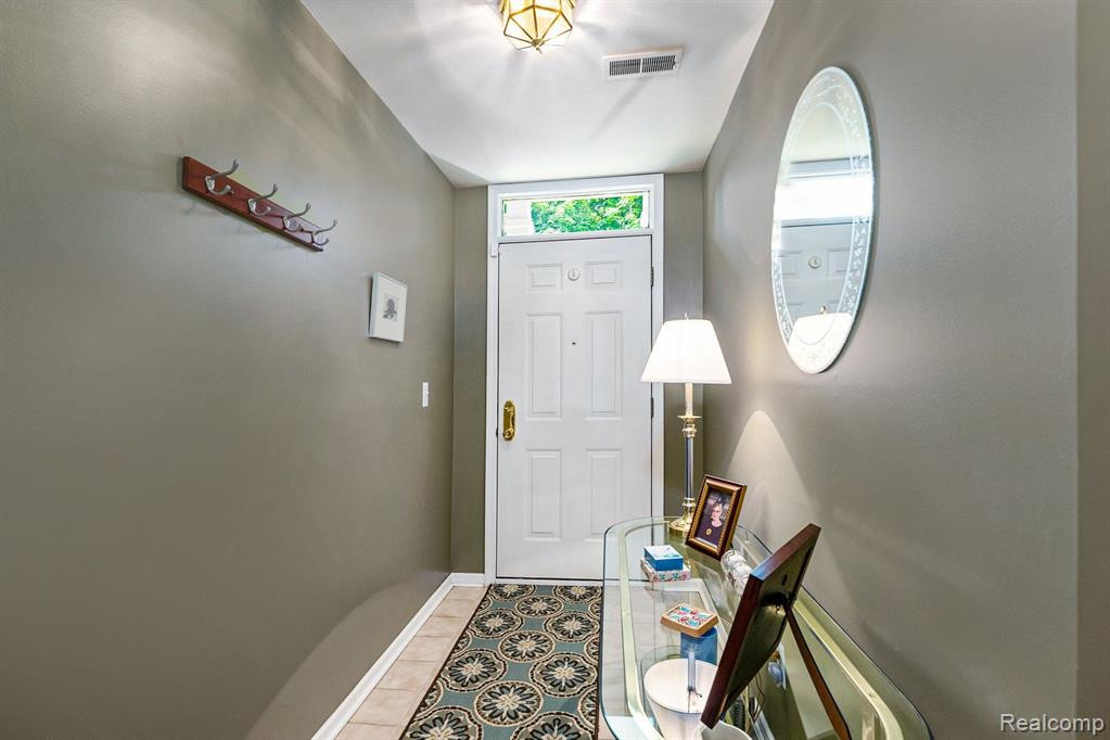 4237 BERKSHIRE Drive, Sterling Heights, MI 48314 — Photo 4