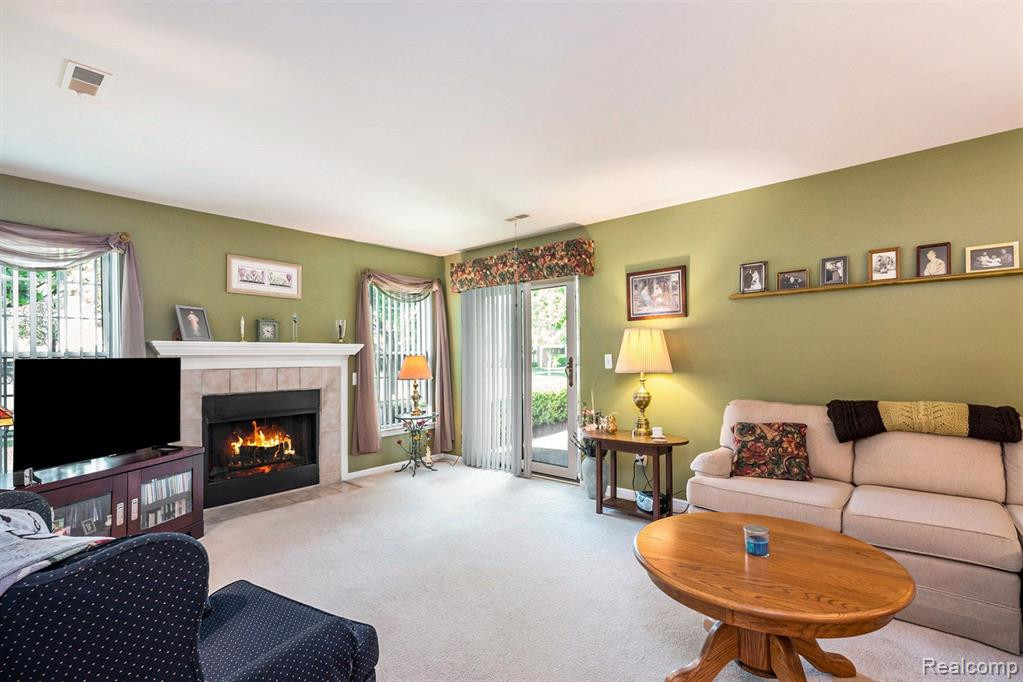 4237 BERKSHIRE Drive, Sterling Heights, MI 48314 — Photo 6