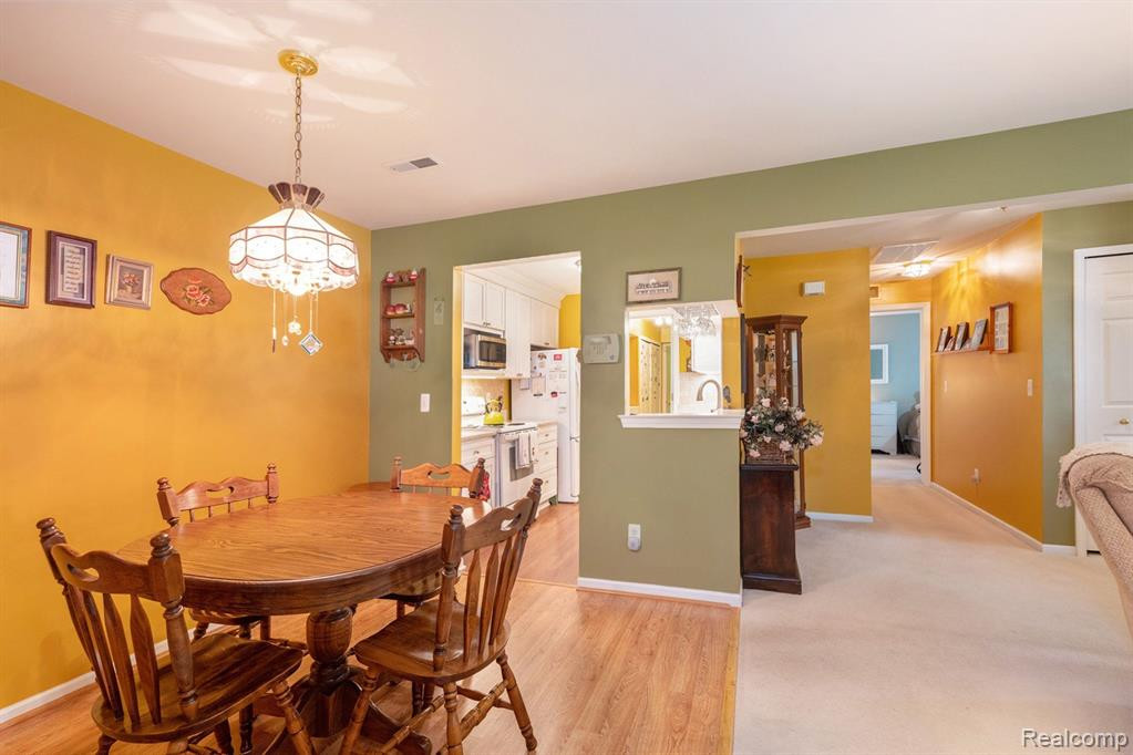 4237 BERKSHIRE Drive, Sterling Heights, MI 48314 — Photo 8