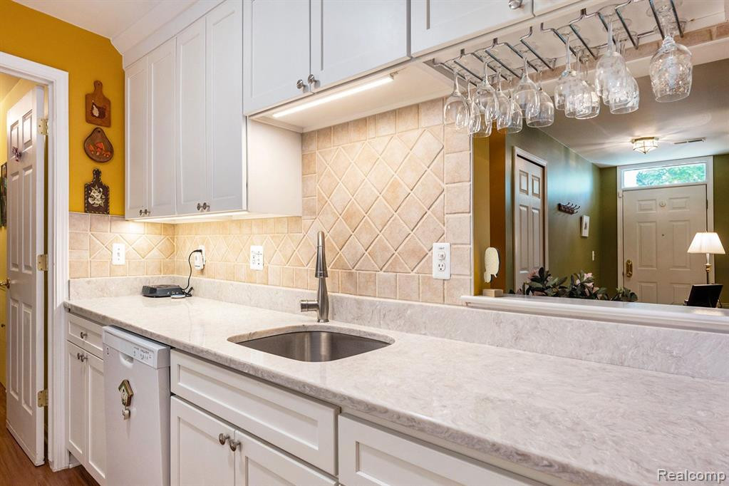 4237 BERKSHIRE Drive, Sterling Heights, MI 48314 — Photo 13