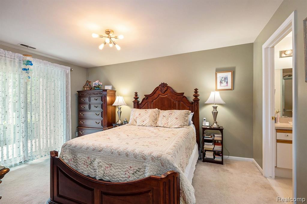 4237 BERKSHIRE Drive, Sterling Heights, MI 48314 — Photo 16