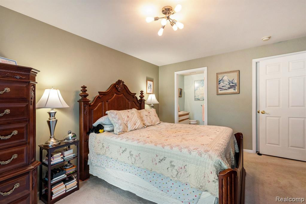 4237 BERKSHIRE Drive, Sterling Heights, MI 48314 — Photo 17