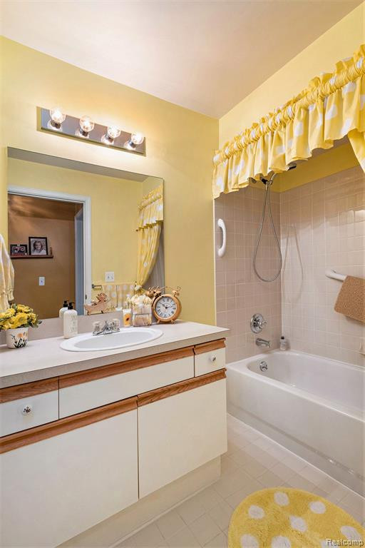 4237 BERKSHIRE Drive, Sterling Heights, MI 48314 — Photo 22