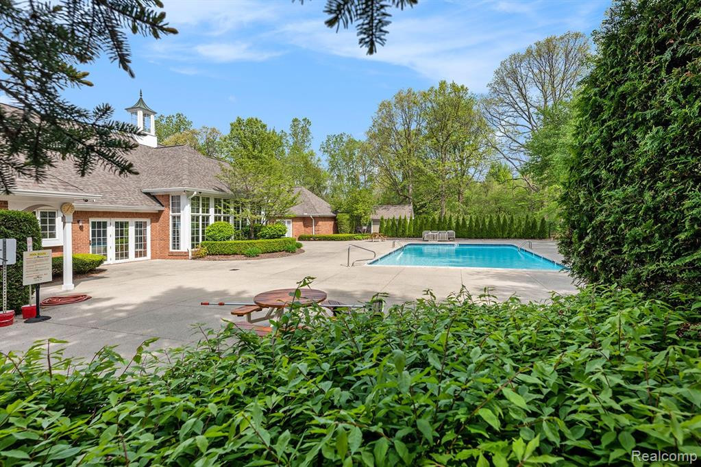 4237 BERKSHIRE Drive, Sterling Heights, MI 48314 — Photo 23