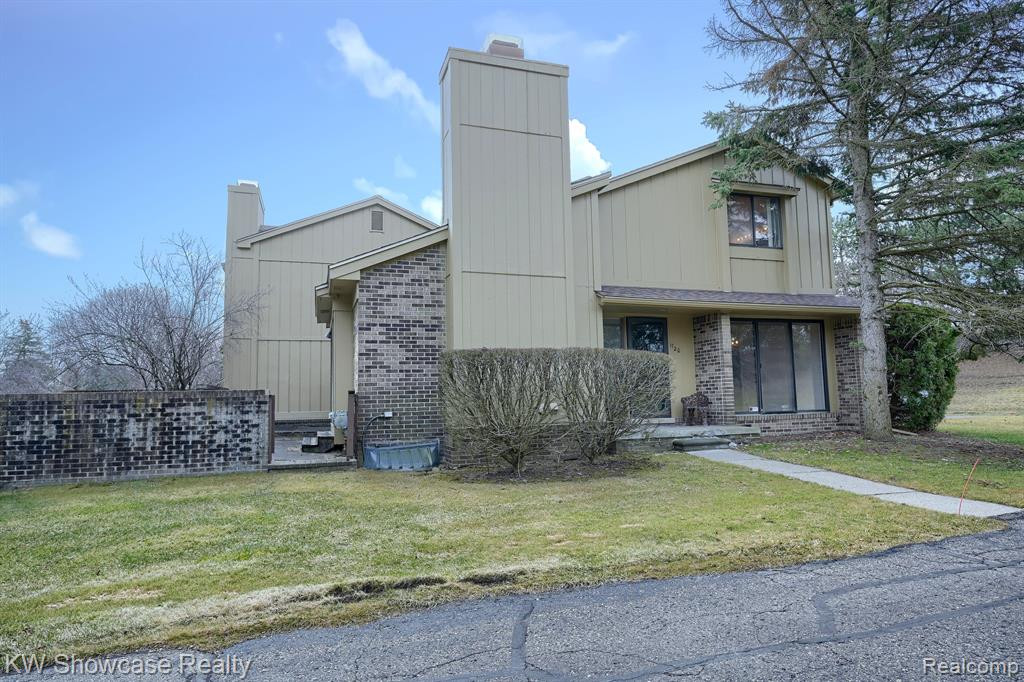 1720 S HILL Boulevard, Bloomfield Hills, MI 48304 — Photo 2