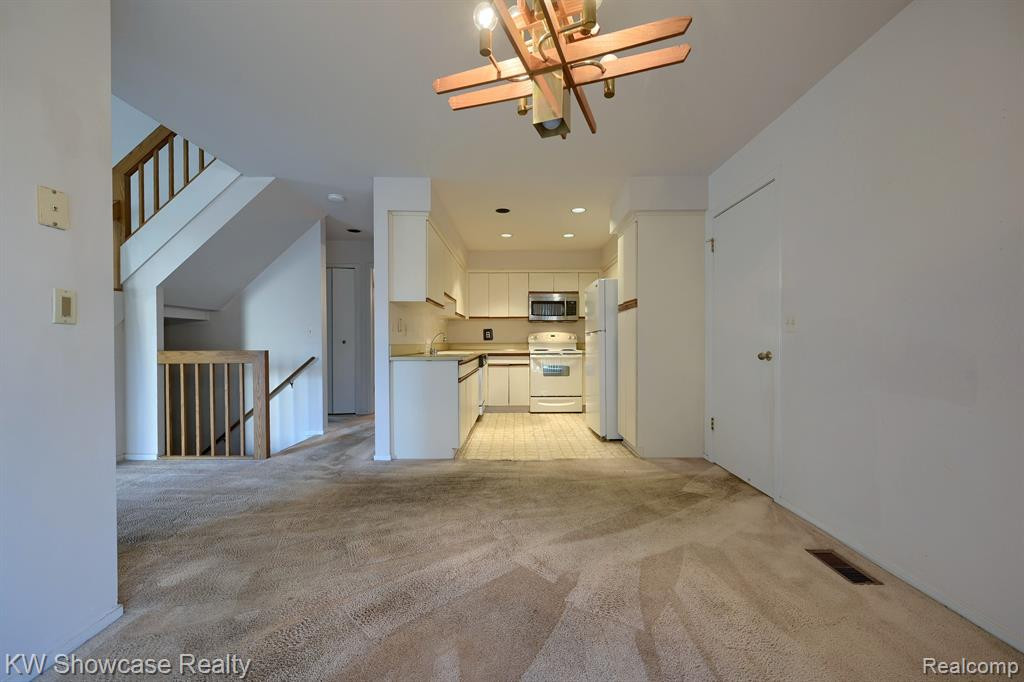 1720 S HILL Boulevard, Bloomfield Hills, MI 48304 — Photo 7