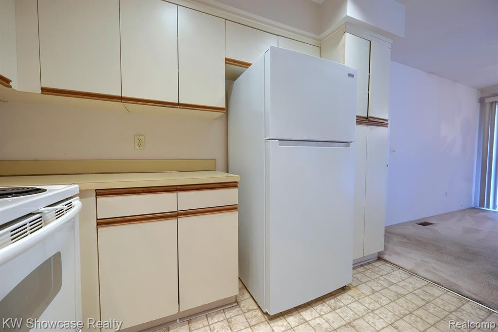 1720 S HILL Boulevard, Bloomfield Hills, MI 48304 — Photo 12