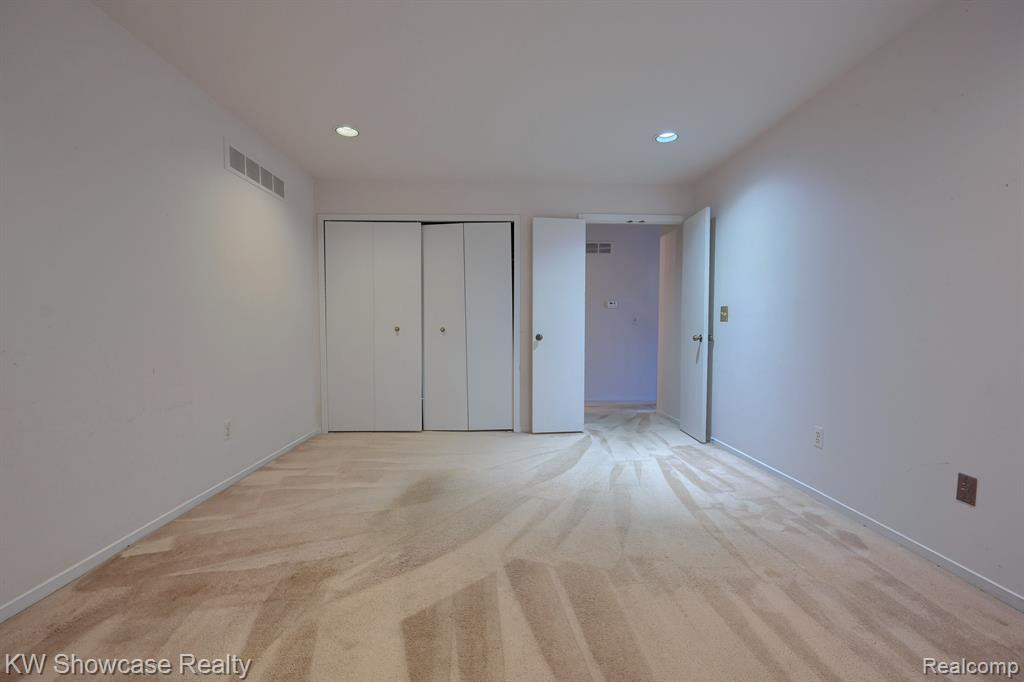 1720 S HILL Boulevard, Bloomfield Hills, MI 48304 — Photo 22