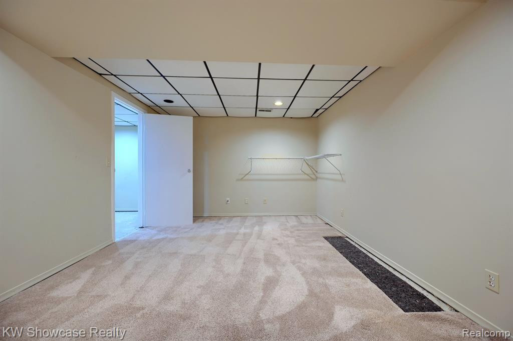 1720 S HILL Boulevard, Bloomfield Hills, MI 48304 — Photo 29