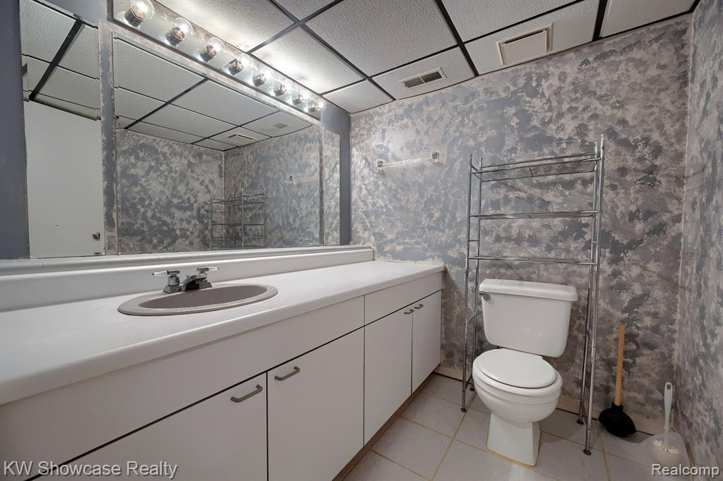 1720 S HILL Boulevard, Bloomfield Hills, MI 48304 — Photo 30