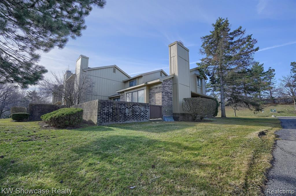 1720 S HILL Boulevard, Bloomfield Hills, MI 48304 — Photo 31