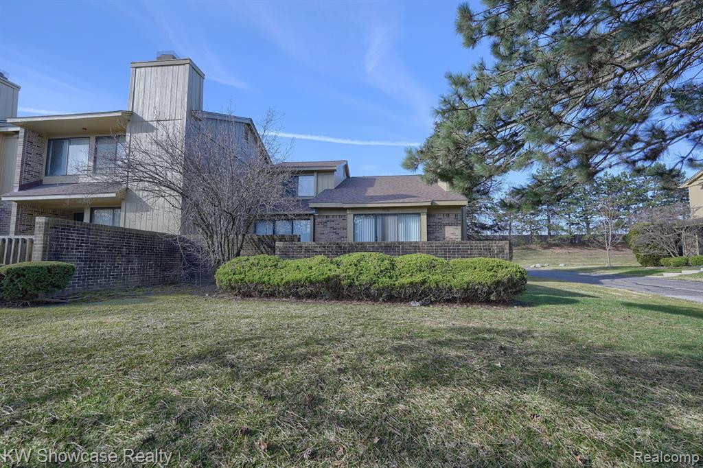 1720 S HILL Boulevard, Bloomfield Hills, MI 48304 — Photo 32