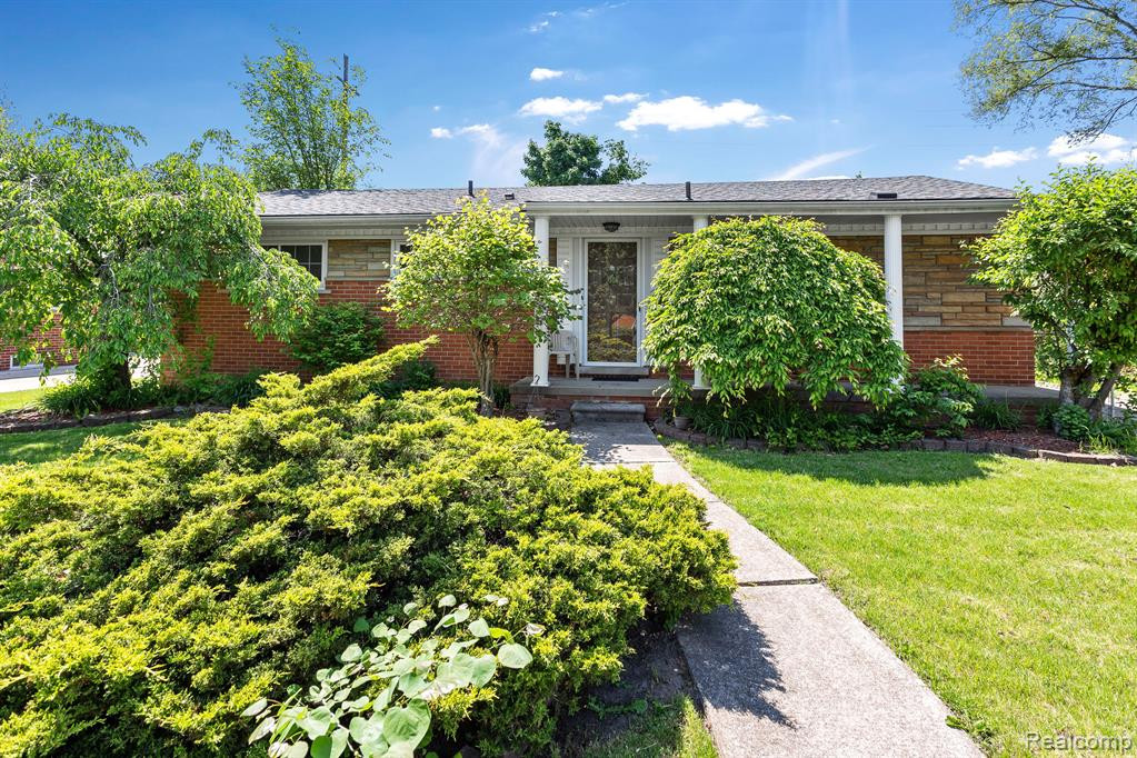 6551 SHADOWLAWN Street, Dearborn Heights, MI 48127 — front exterior