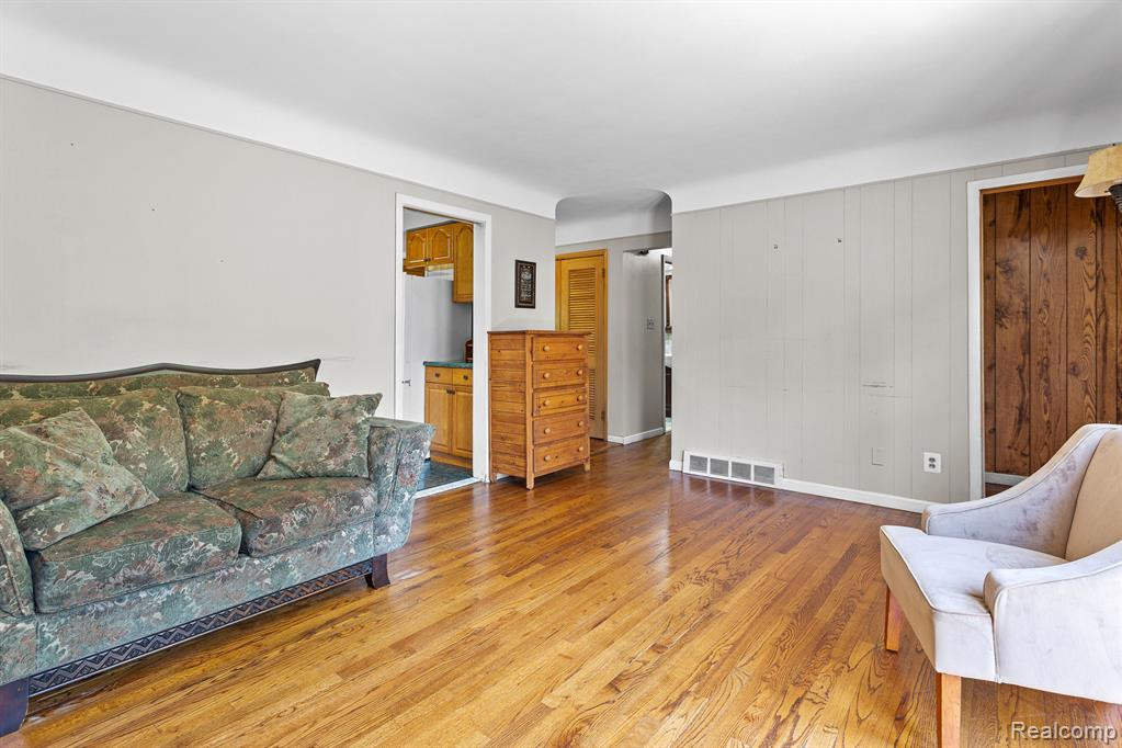 6551 SHADOWLAWN Street, Dearborn Heights, MI 48127 — Photo 8