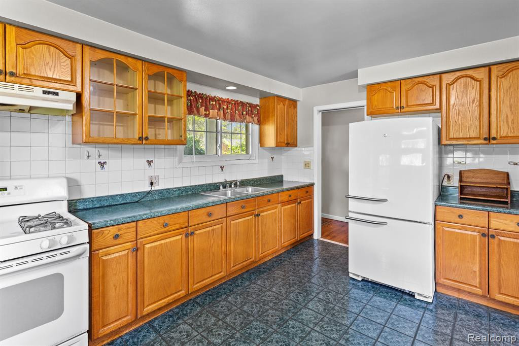 6551 SHADOWLAWN Street, Dearborn Heights, MI 48127 — Photo 9