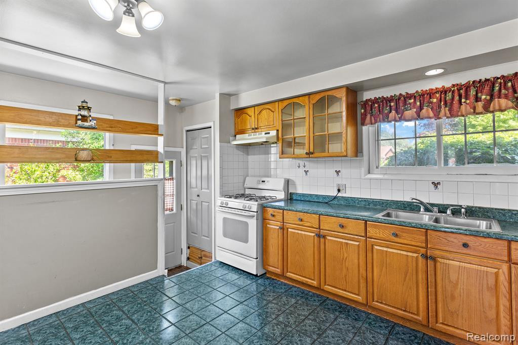 6551 SHADOWLAWN Street, Dearborn Heights, MI 48127 — Photo 10