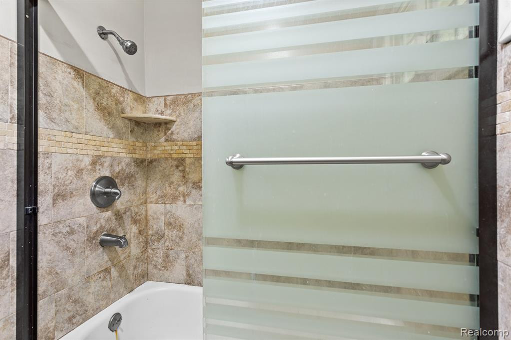 6551 SHADOWLAWN Street, Dearborn Heights, MI 48127 — Photo 15