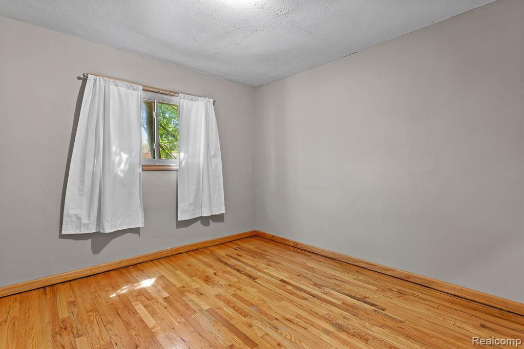 6551 SHADOWLAWN Street, Dearborn Heights, MI 48127 — Photo 17