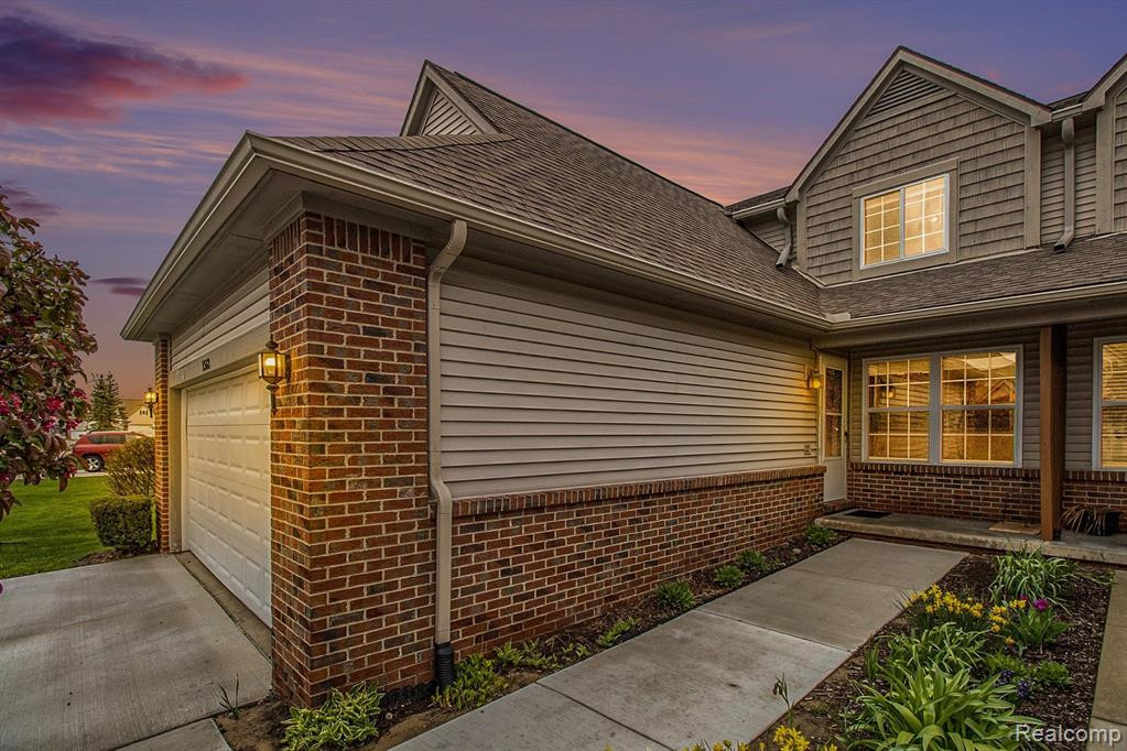 1568 MYRICA Lane, 6, Howell, MI 48855 — Photo 2