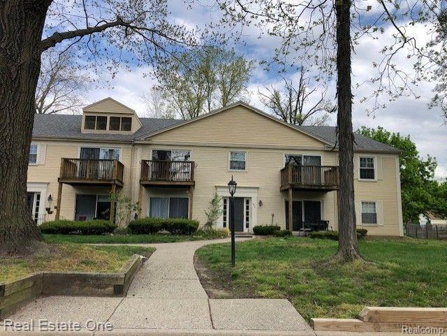 904 CHESTNUT HILL Drive, D, Auburn Hills, MI 48326 — front exterior