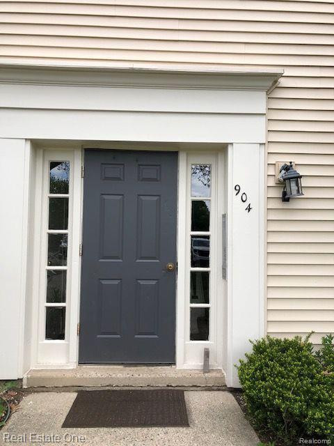 904 CHESTNUT HILL Drive, D, Auburn Hills, MI 48326 — Photo 2