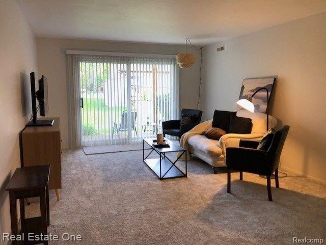 904 CHESTNUT HILL Drive, D, Auburn Hills, MI 48326 — Photo 3