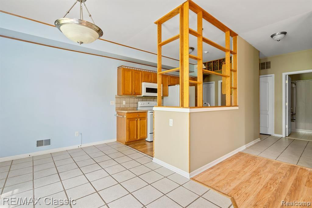 1922 PINECROFT Drive, Canton, MI 48188 — Photo 9