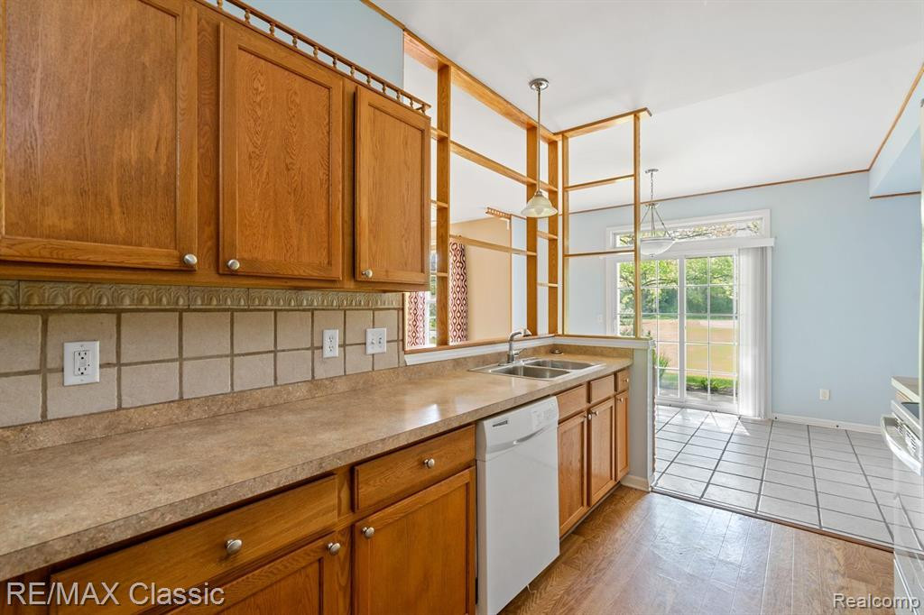 1922 PINECROFT Drive, Canton, MI 48188 — Photo 15