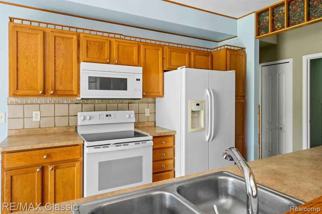 1922 PINECROFT Drive, Canton, MI 48188 — Photo 16