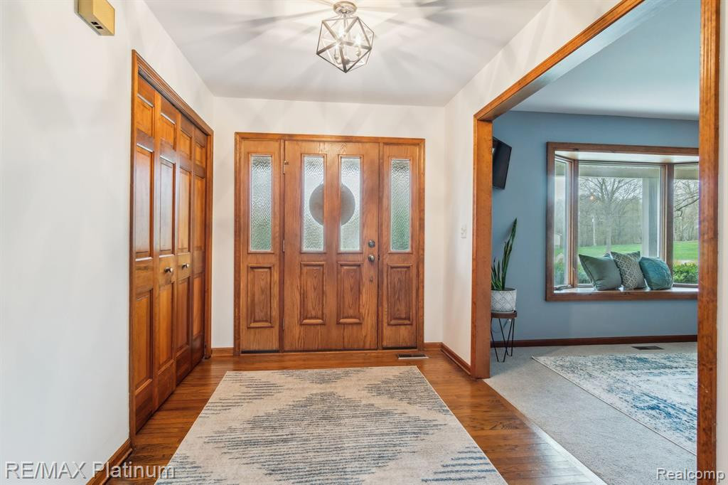 7589 MCCLEMENTS Road, Brighton, MI 48114 — Photo 2