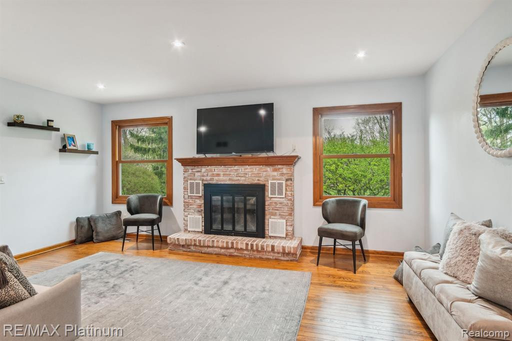 7589 MCCLEMENTS Road, Brighton, MI 48114 — Photo 5