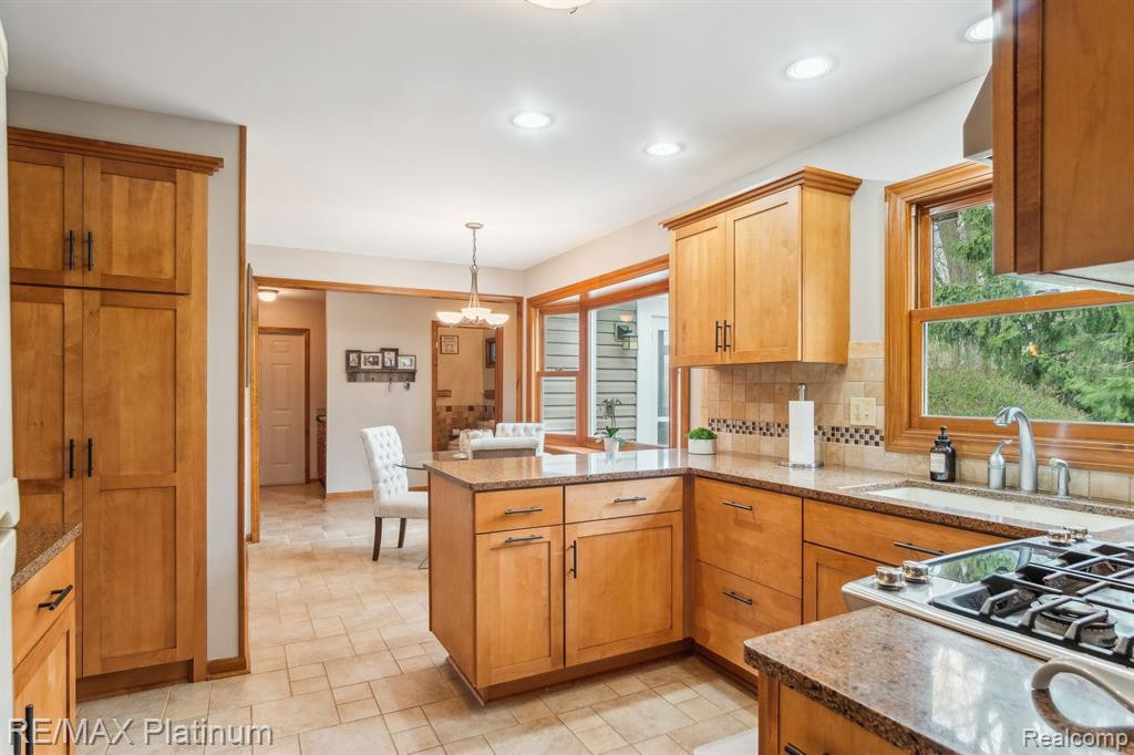 7589 MCCLEMENTS Road, Brighton, MI 48114 — Photo 7