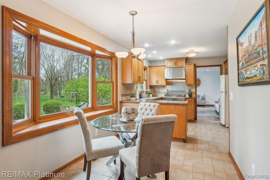 7589 MCCLEMENTS Road, Brighton, MI 48114 — Photo 9