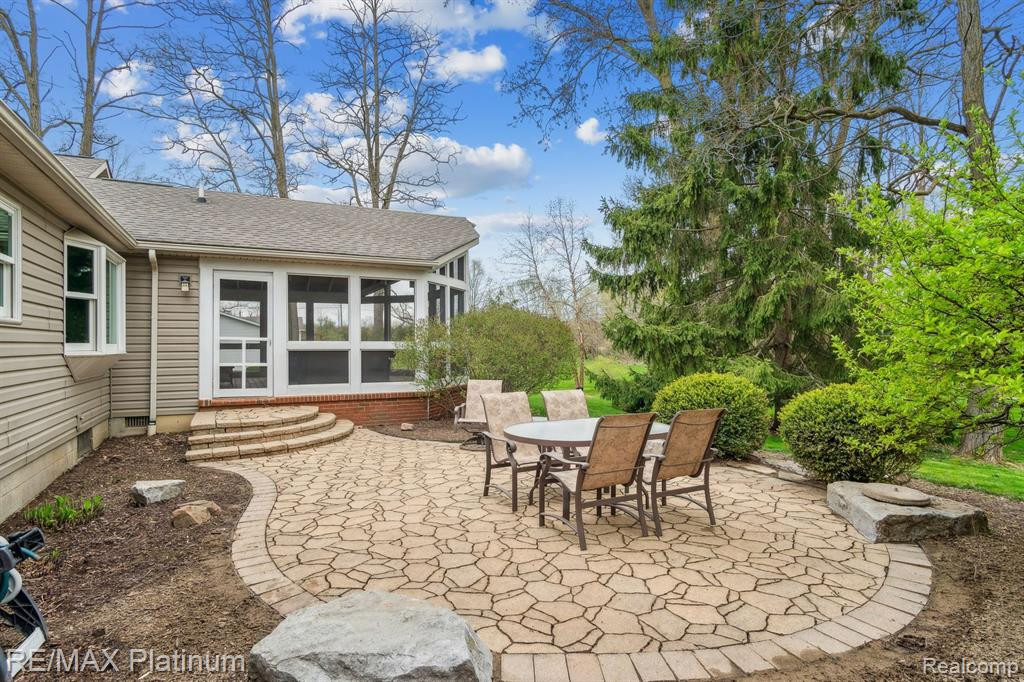 7589 MCCLEMENTS Road, Brighton, MI 48114 — Photo 21