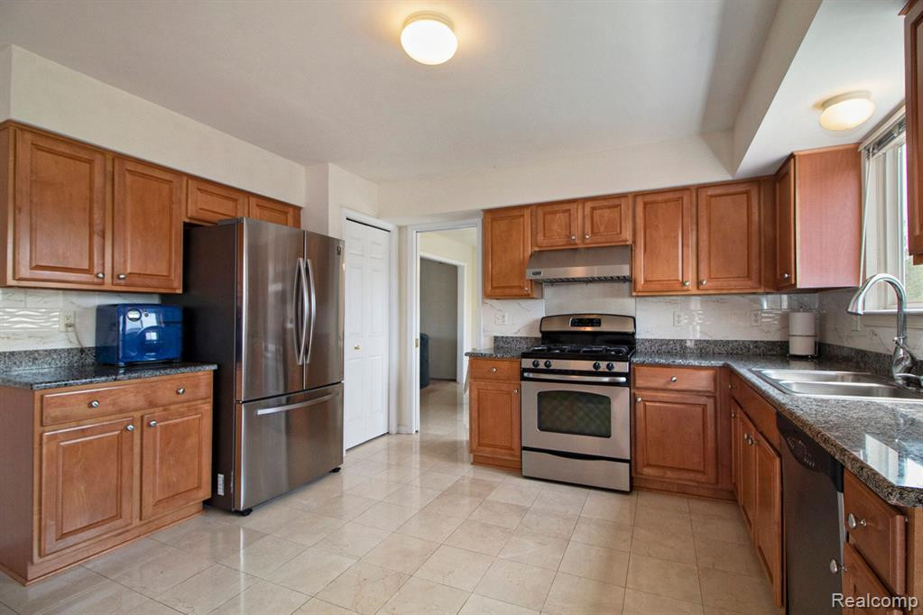4872 Windancer Drive, Ypsilanti, MI 48197 — Photo 9