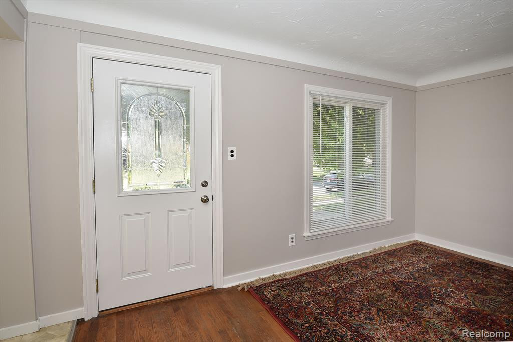 725 FLOWERDALE Street, Ferndale, MI 48220 — Photo 3