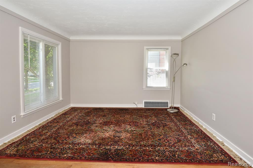 725 FLOWERDALE Street, Ferndale, MI 48220 — Photo 4