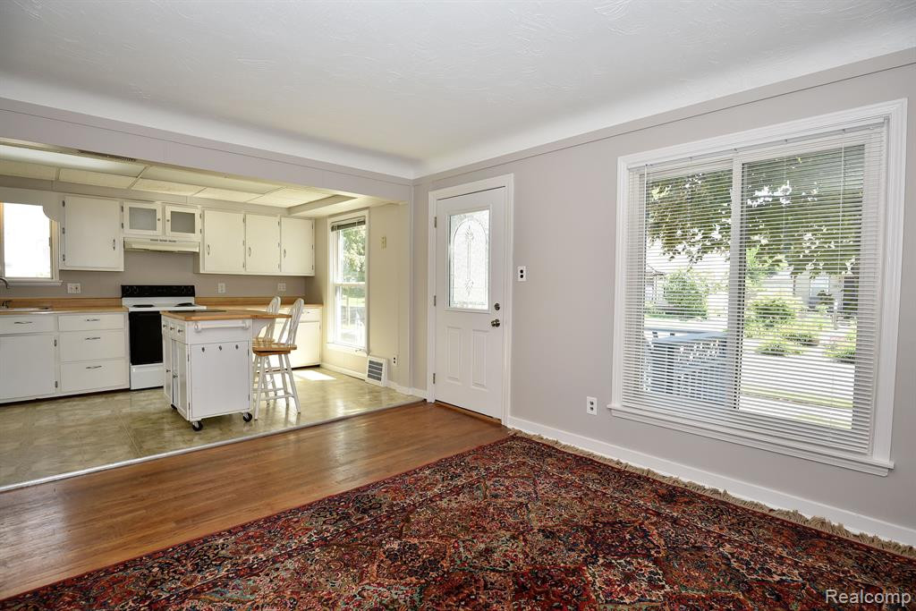 725 FLOWERDALE Street, Ferndale, MI 48220 — Photo 6