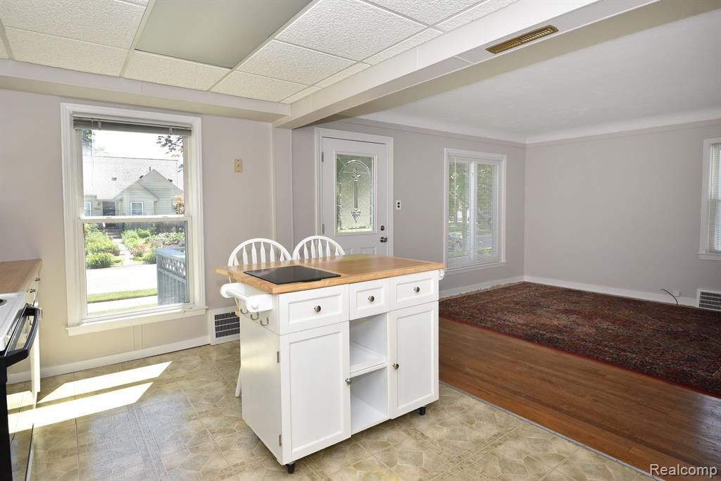725 FLOWERDALE Street, Ferndale, MI 48220 — Photo 10