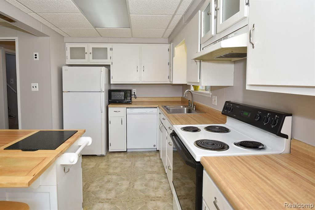 725 FLOWERDALE Street, Ferndale, MI 48220 — Photo 11