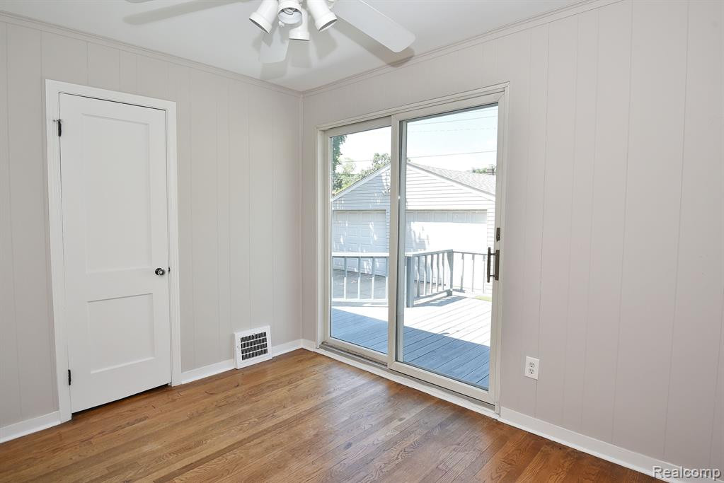 725 FLOWERDALE Street, Ferndale, MI 48220 — Photo 13