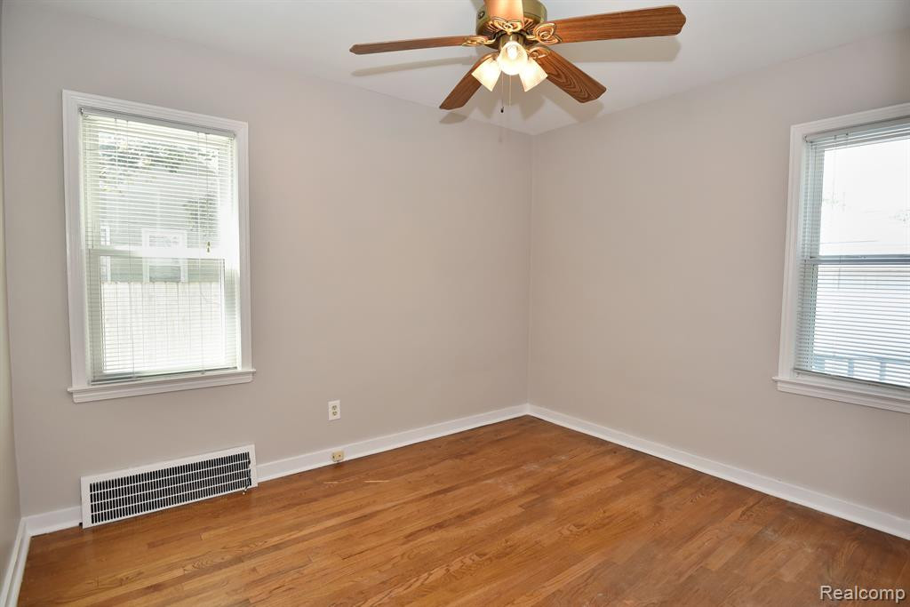 725 FLOWERDALE Street, Ferndale, MI 48220 — Photo 14