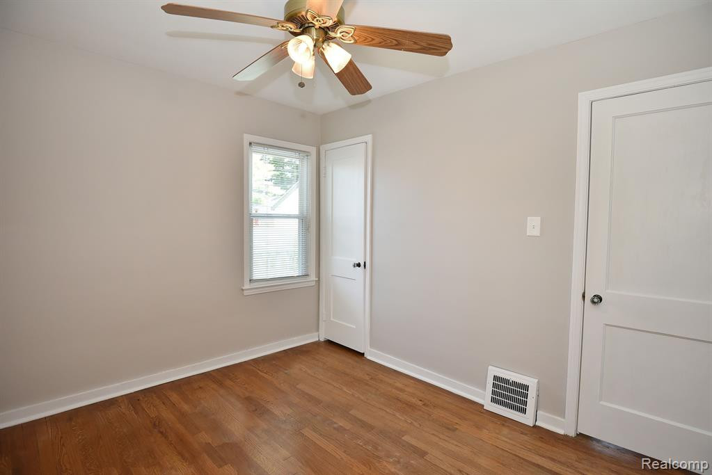 725 FLOWERDALE Street, Ferndale, MI 48220 — Photo 15