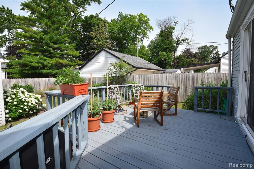 725 FLOWERDALE Street, Ferndale, MI 48220 — Photo 25