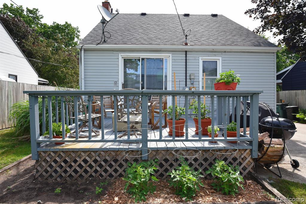 725 FLOWERDALE Street, Ferndale, MI 48220 — Photo 27