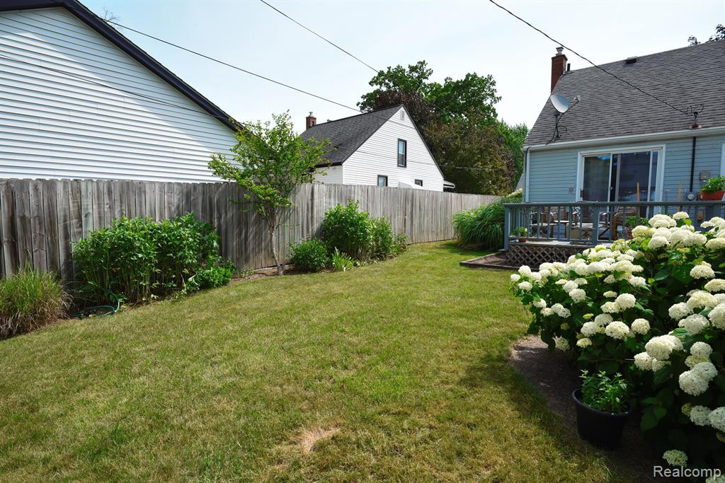 725 FLOWERDALE Street, Ferndale, MI 48220 — Photo 29