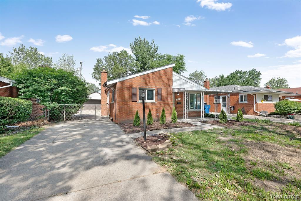 4696 ROOSEVELT Boulevard, Dearborn Heights, MI 48125 — front exterior