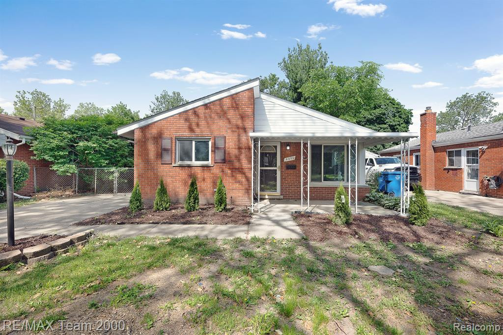 4696 ROOSEVELT Boulevard, Dearborn Heights, MI 48125 — Photo 2