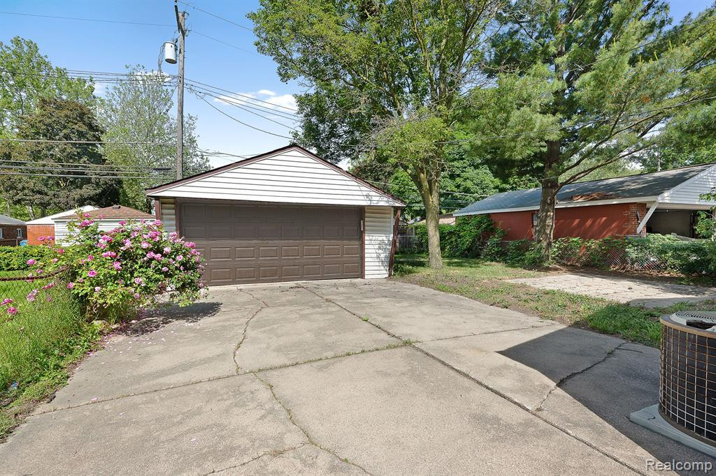 4696 ROOSEVELT Boulevard, Dearborn Heights, MI 48125 — Photo 3
