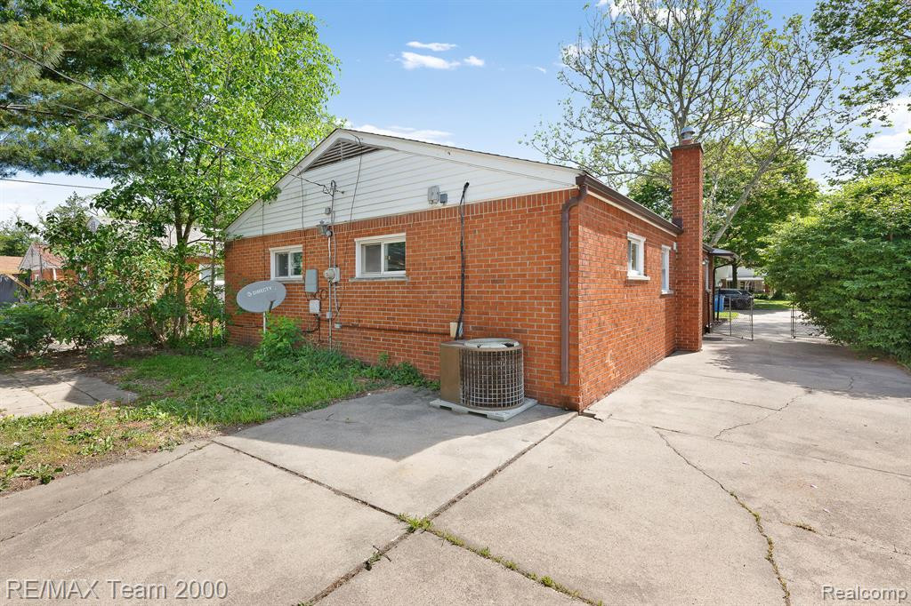 4696 ROOSEVELT Boulevard, Dearborn Heights, MI 48125 — Photo 4